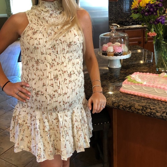 Petal & Pup maternity / bump friendly floral mock neck dress - Picture 7 of 7